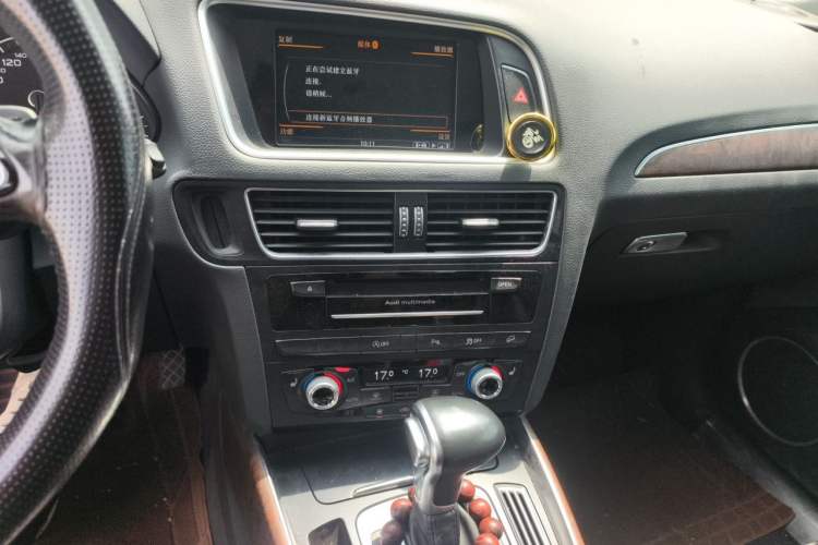 Used Audi Q5 2017 40 TFSI Comfort Model Audio And AC Panel