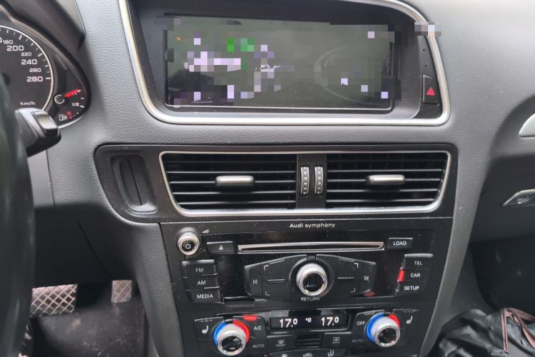 Used Audi Q5 2017 40 TFSI Technology Edition Audio And AC Panel