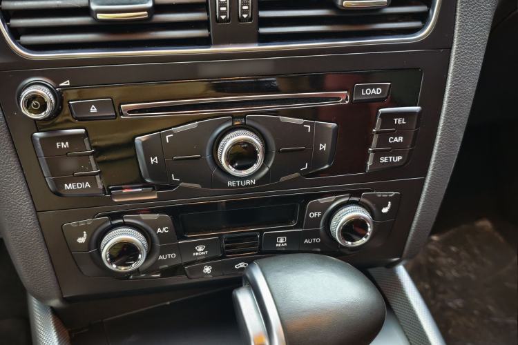 Used Audi Q5 2017 Plus 40 TFSI Technology Model Audio And AC Panel