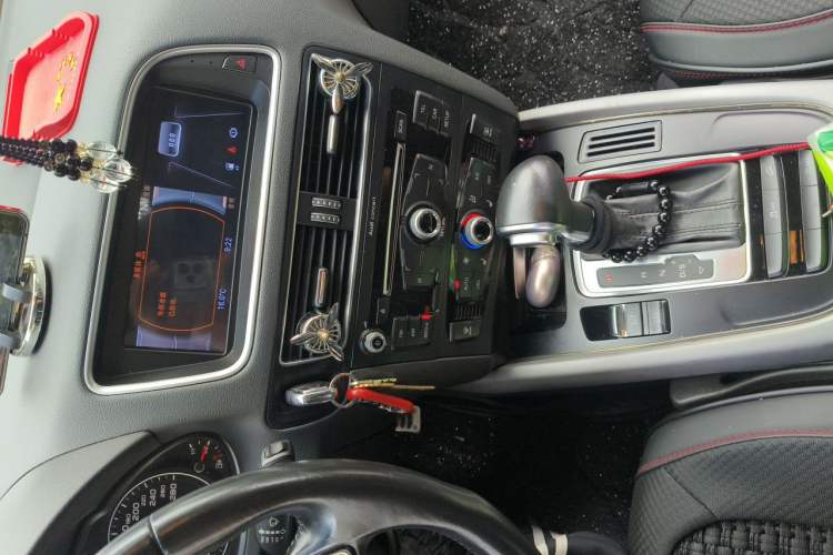Used Audi Q5 2017 Plus 40 TFSI Ambition Model Audio And AC Panel