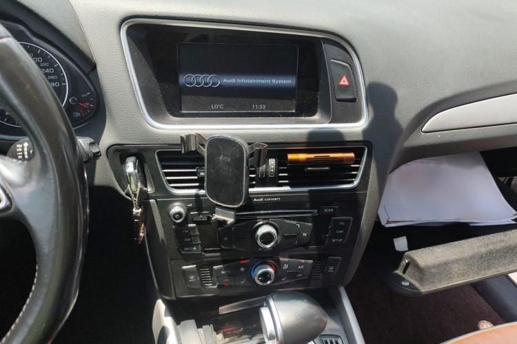 Used Audi Q5 2017 Plus 40 TFSI Ambition Model Audio And AC Panel