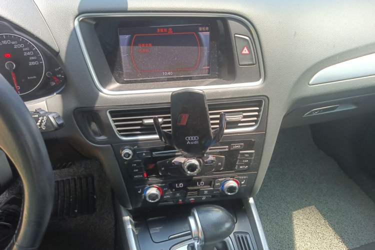 Used Audi Q5 2017 40 TFSI Technology Edition Audio And AC Panel