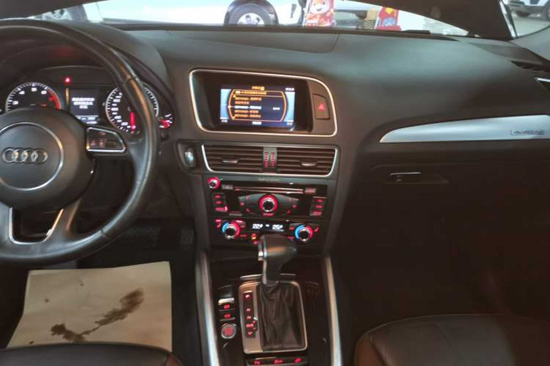 Used Audi Q5 2017 Plus 40 TFSI Technology Model Audio And AC Panel