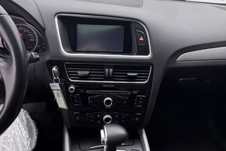 Used Audi Q5 2017 Plus 40 TFSI Ambition Model Audio And AC Panel
