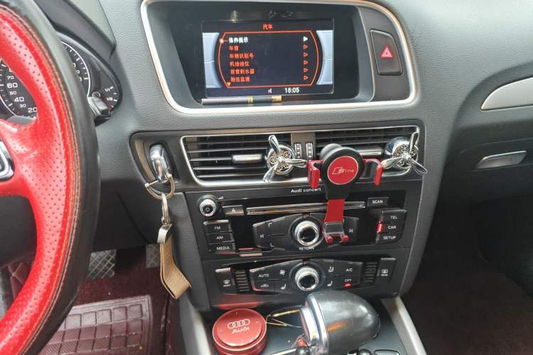 Used Audi Q5 2017 40 TFSI Ambition Edition Audio And AC Panel