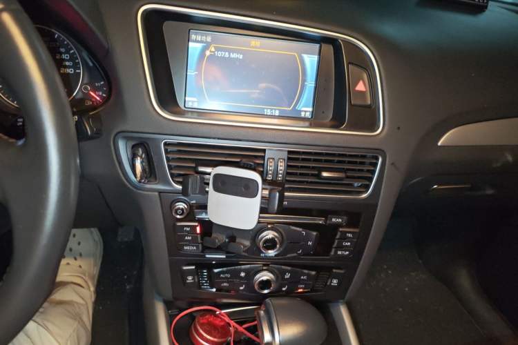 Used Audi Q5 2017 Plus 40 TFSI Ambition Model Audio And AC Panel