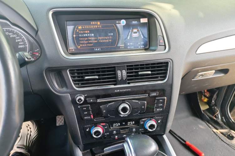 Used Audi Q5 2017 Plus 40 TFSI Technology Model Audio And AC Panel