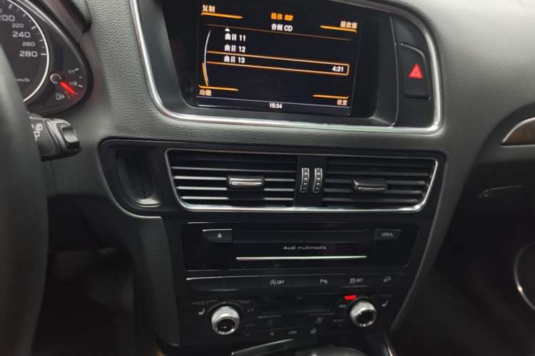 Used Audi Q5 2017 40 TFSI Technology Edition Audio And AC Panel