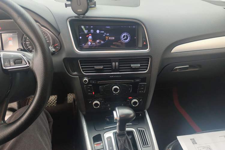 Used Audi Q5 2017 Plus 40 TFSI Technology Model Audio And AC Panel