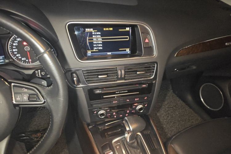 Used Audi Q5 2017 40 TFSI Comfort Model Audio And AC Panel