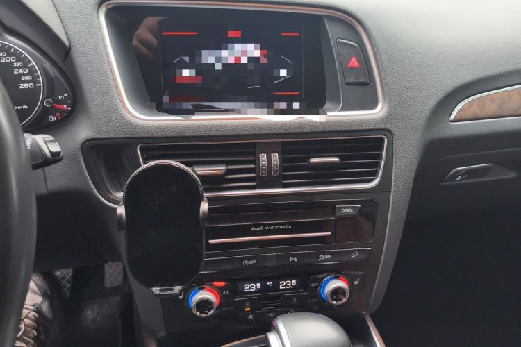 Used Audi Q5 2017 Plus 40 TFSI Comfort Model Audio And AC Panel
