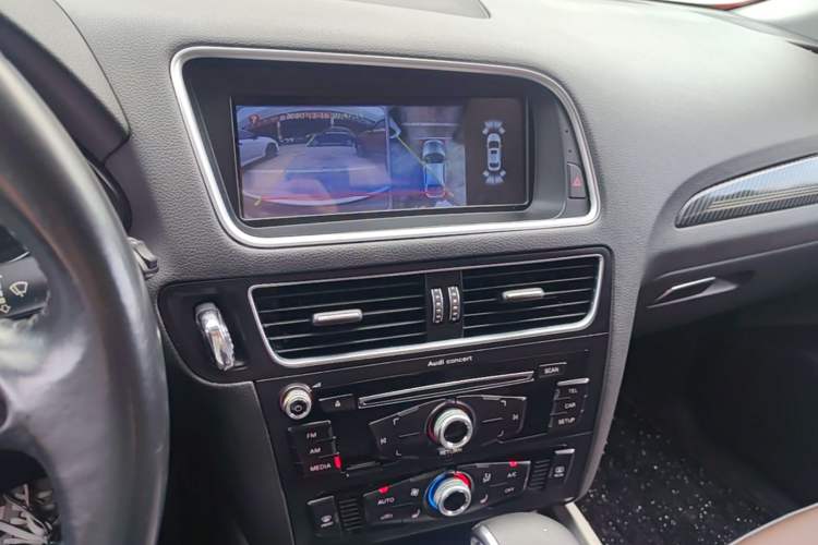 Used Audi Q5 2017 40 TFSI Ambition Edition Audio And AC Panel