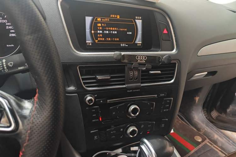 Used Audi Q5 2017 40 TFSI Ambition Edition Audio And AC Panel