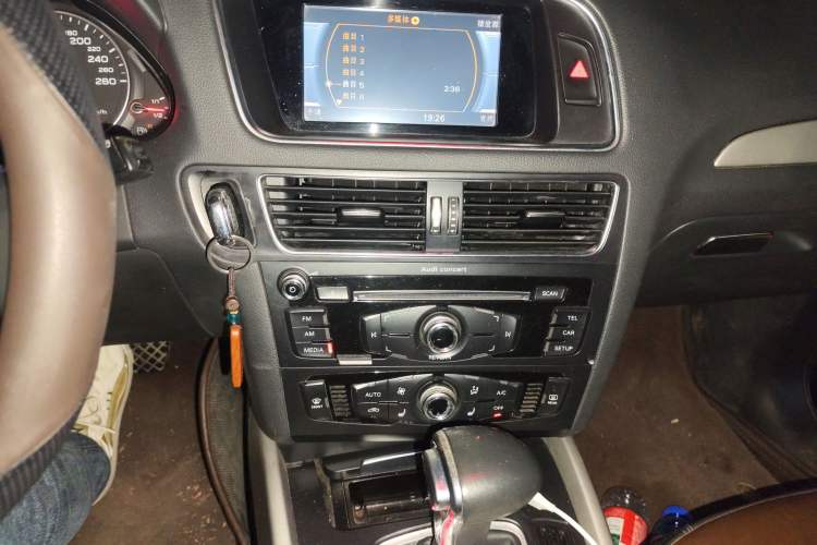 Used Audi Q5 2017 Plus 40 TFSI Ambition Model Audio And AC Panel