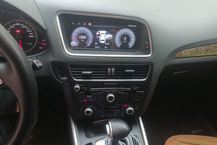 Used Audi Q5 2017 40 TFSI Technology Edition Audio And AC Panel