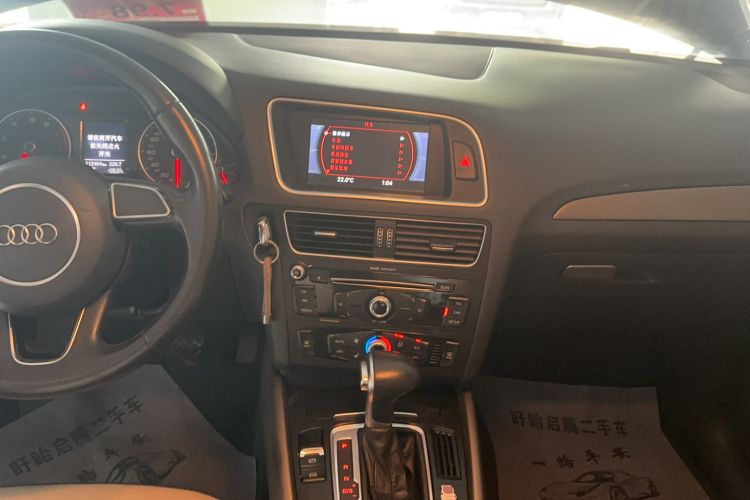 Used Audi Q5 2017 40 TFSI Ambition Edition Audio And AC Panel