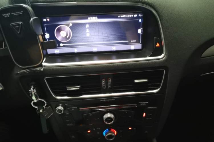 Used Audi Q5 2017 Plus 40 TFSI Ambition Model Audio And AC Panel
