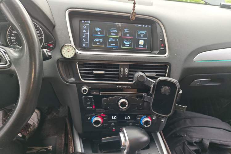 Used Audi Q5 2017 40 TFSI Technology Edition Audio And AC Panel