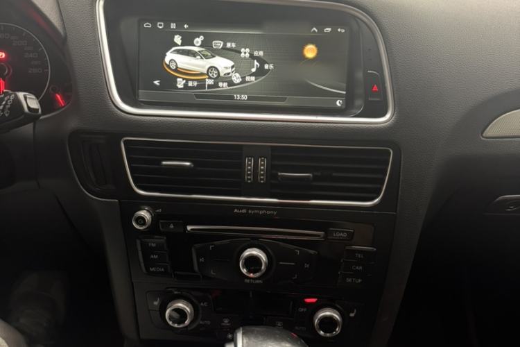 Used Audi Q5 2017 40 TFSI Technology Edition Audio And AC Panel