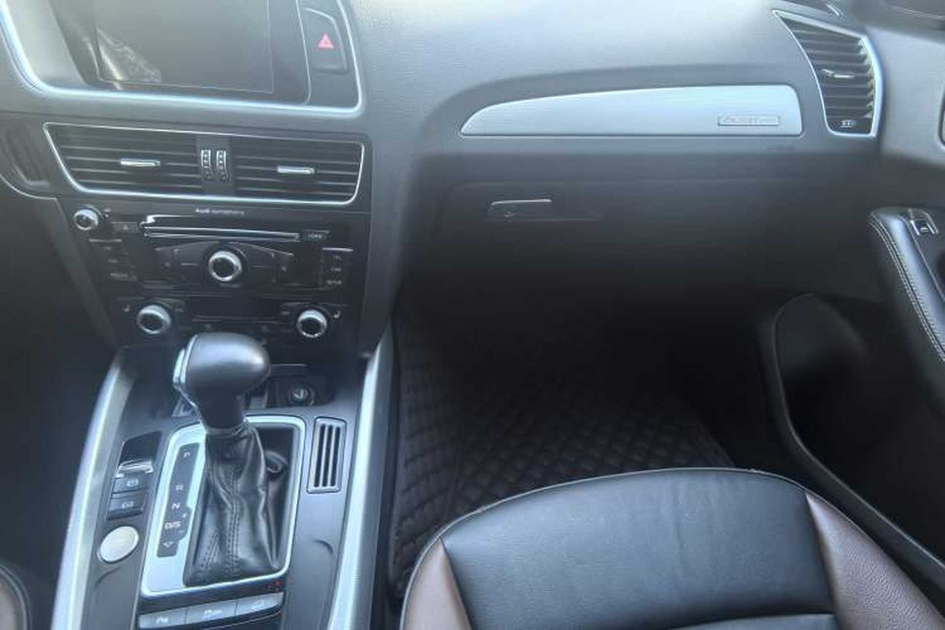 Used Audi Q5 2017 Plus 40 TFSI Technology Model Audio And AC Panel
