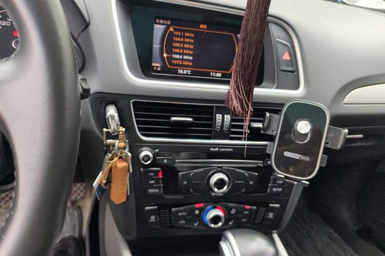 Used Audi Q5 2017 Plus 40 TFSI Ambition Model Audio And AC Panel