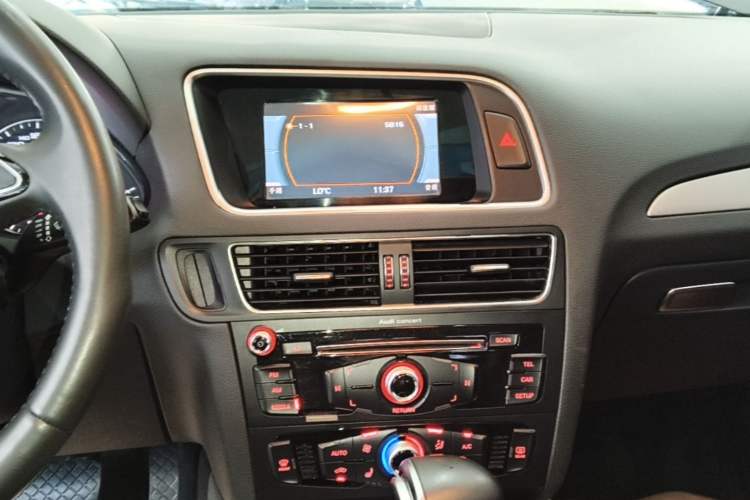 Used Audi Q5 2017 Plus 40 TFSI Ambition Model Audio And AC Panel
