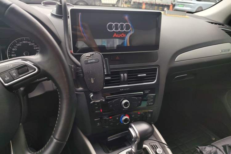 Used Audi Q5 2017 Plus 40 TFSI Technology Model Audio And AC Panel