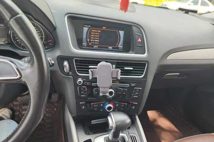 Used Audi Q5 2017 Plus 40 TFSI Ambition Model Audio And AC Panel