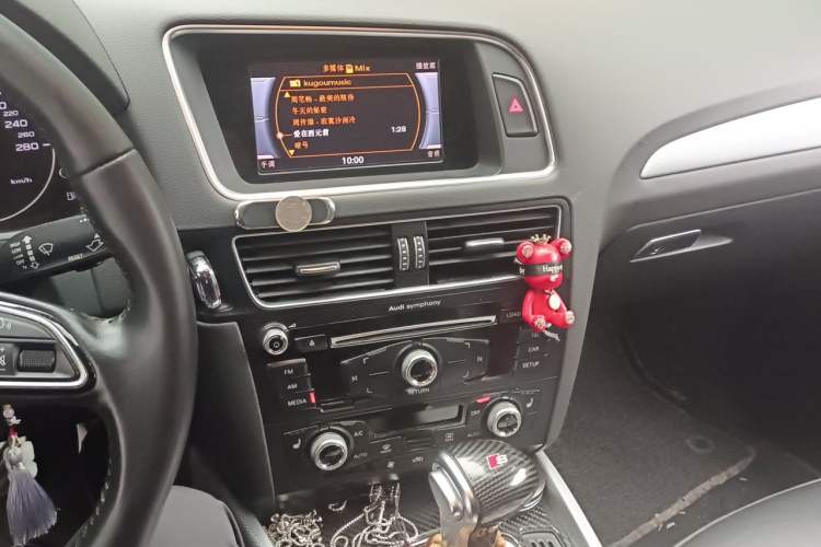 Used Audi Q5 2017 Plus 40 TFSI Technology Model Audio And AC Panel