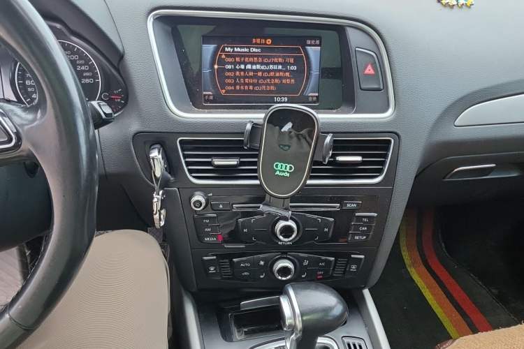 Used Audi Q5 2017 Plus 40 TFSI Ambition Model Audio And AC Panel
