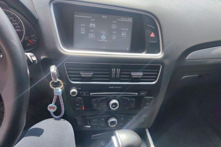 Used Audi Q5 2017 Plus 40 TFSI Ambition Model Audio And AC Panel