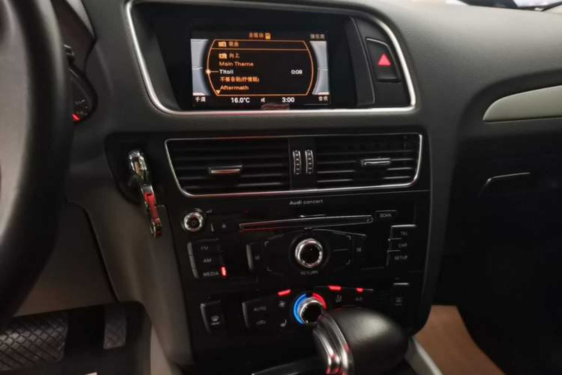 Used Audi Q5 2017 40 TFSI Ambition Edition Audio And AC Panel