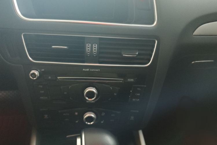Used Audi Q5 2017 Plus 40 TFSI Ambition Model Audio And AC Panel