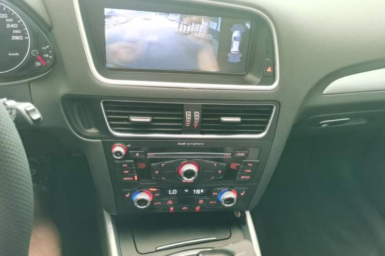 Used Audi Q5 2017 40 TFSI Technology Edition Audio And AC Panel