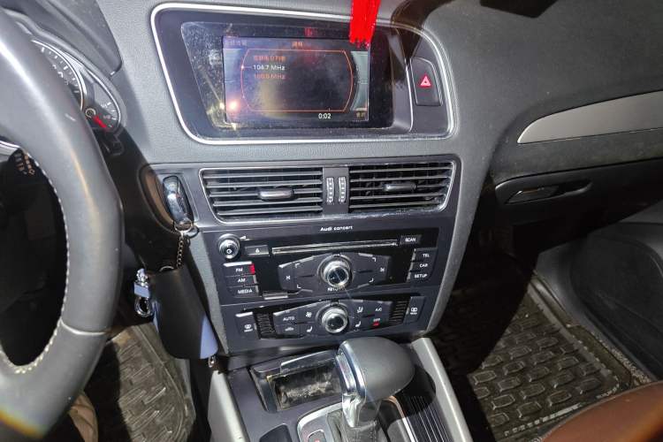 Used Audi Q5 2017 Plus 40 TFSI Ambition Model Audio And AC Panel