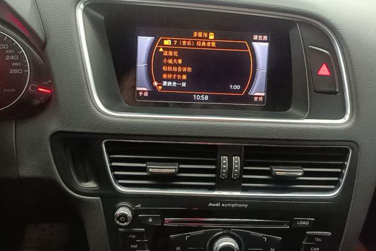 Used Audi Q5 2017 Plus 40 TFSI Technology Model Audio And AC Panel