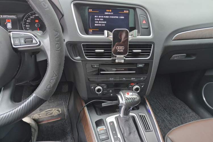 Used Audi Q5 2017 40 TFSI Comfort Model Audio And AC Panel