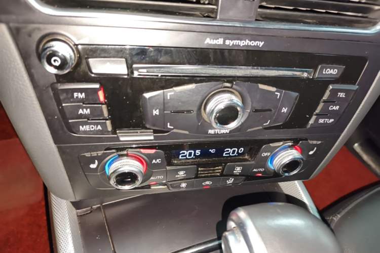 Used Audi Q5 2017 Plus 40 TFSI Technology Model Audio And AC Panel
