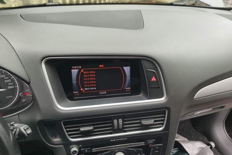 Used Audi Q5 2017 40 TFSI Technology Edition Audio And AC Panel