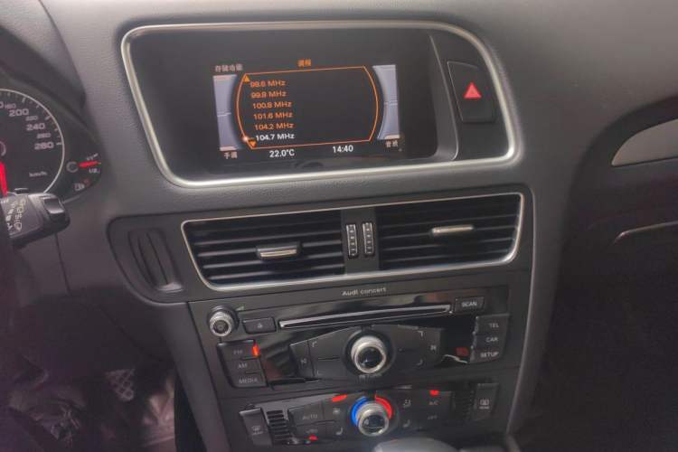 Used Audi Q5 2017 40 TFSI Ambition Edition Audio And AC Panel