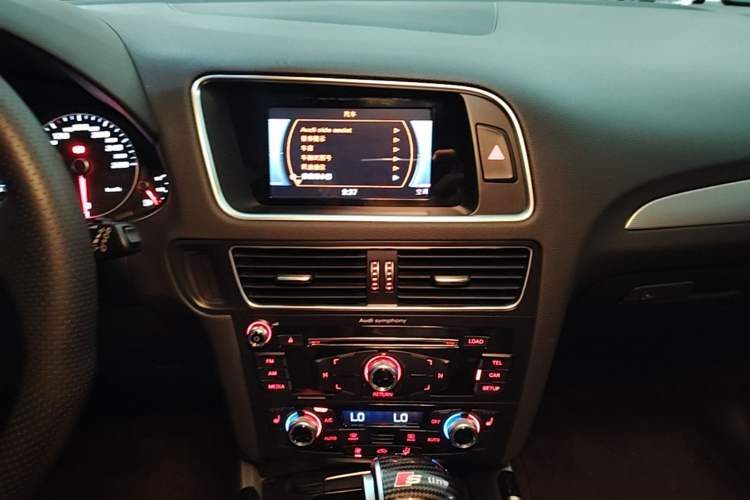 Used Audi Q5 2017 Plus 40 TFSI Technology Model Audio And AC Panel
