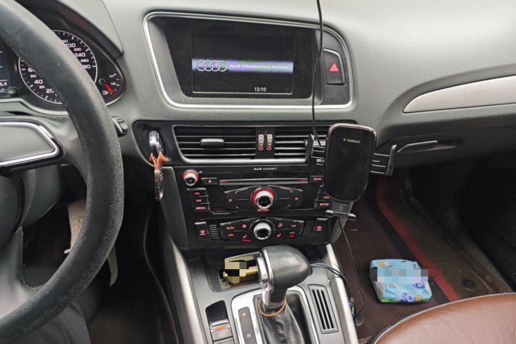 Used Audi Q5 2017 Plus 40 TFSI Ambition Model Audio And AC Panel