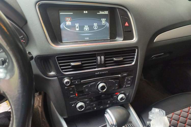 Used Audi Q5 2017 40 TFSI Technology Edition Audio And AC Panel