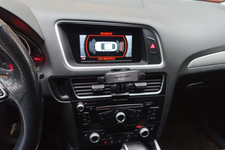Used Audi Q5 2017 40 TFSI Technology Edition Audio And AC Panel