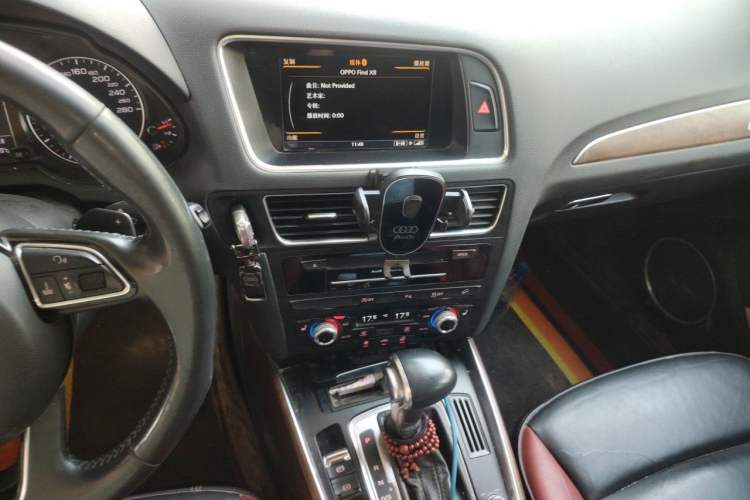 Used Audi Q5 2017 Plus 40 TFSI Technology Model Audio And AC Panel