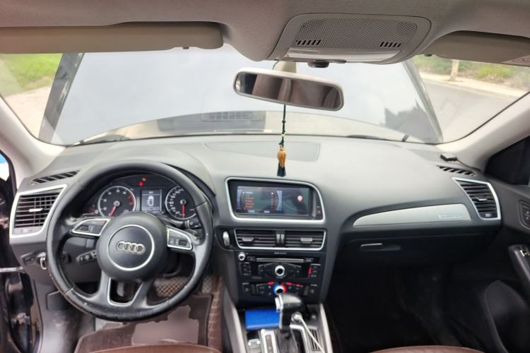 Used Audi Q5 2017 40 TFSI Ambition Edition Center Console