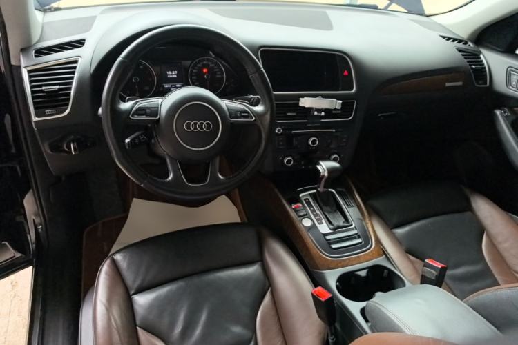 Used Audi Q5 2017 40 TFSI Technology Edition Center Console