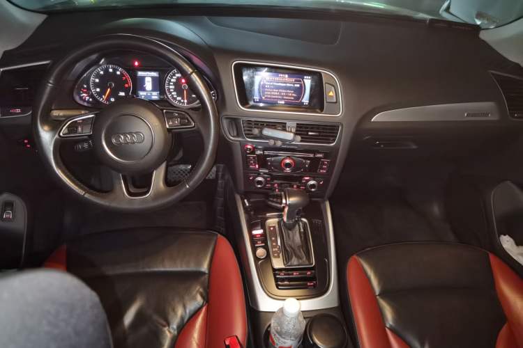 Used Audi Q5 2017 Plus 40 TFSI Technology Model Center Console