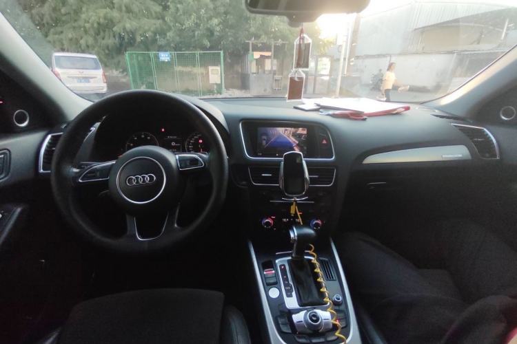 Used Audi Q5 2017 40 TFSI Dynamic Edition Center Console