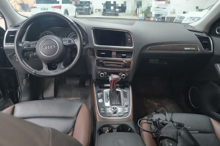 Used Audi Q5 2017 40 TFSI Comfort Model Center Console